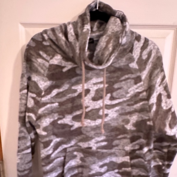 Sweatshirt - Picture 1 of 1